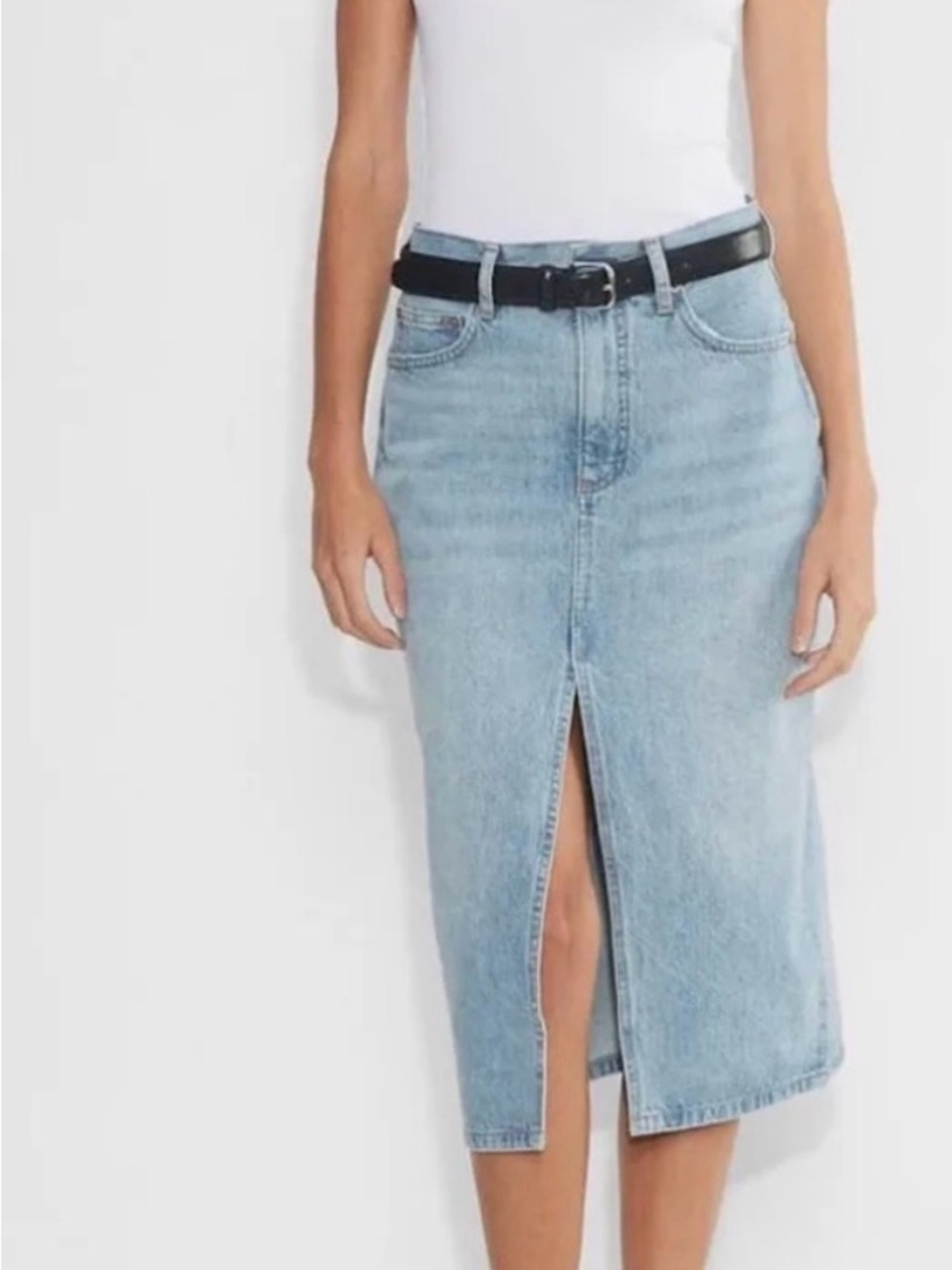 Denim Forum 27 The 90’s Halle Skirt Light Wash Denim with Front Slit great cond